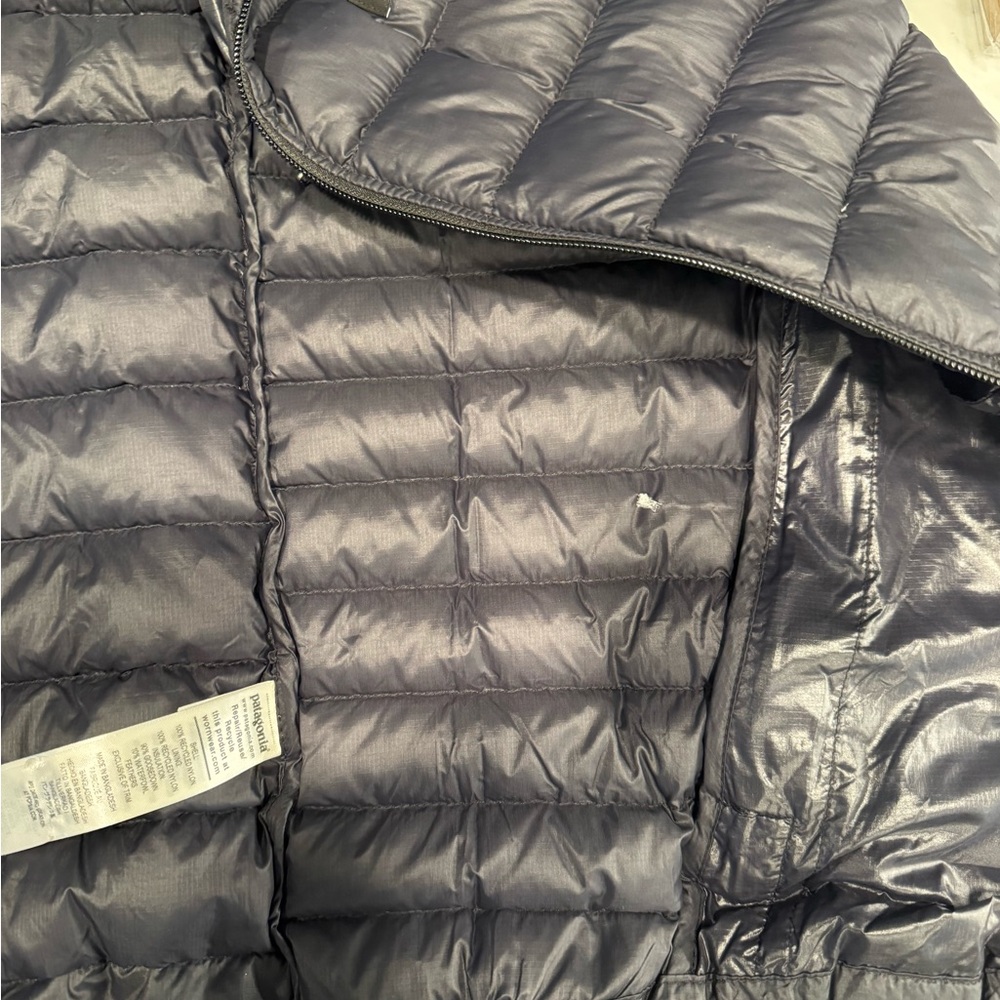 Patagonia Men’s Black Down Jacket - Picture 4 of 6